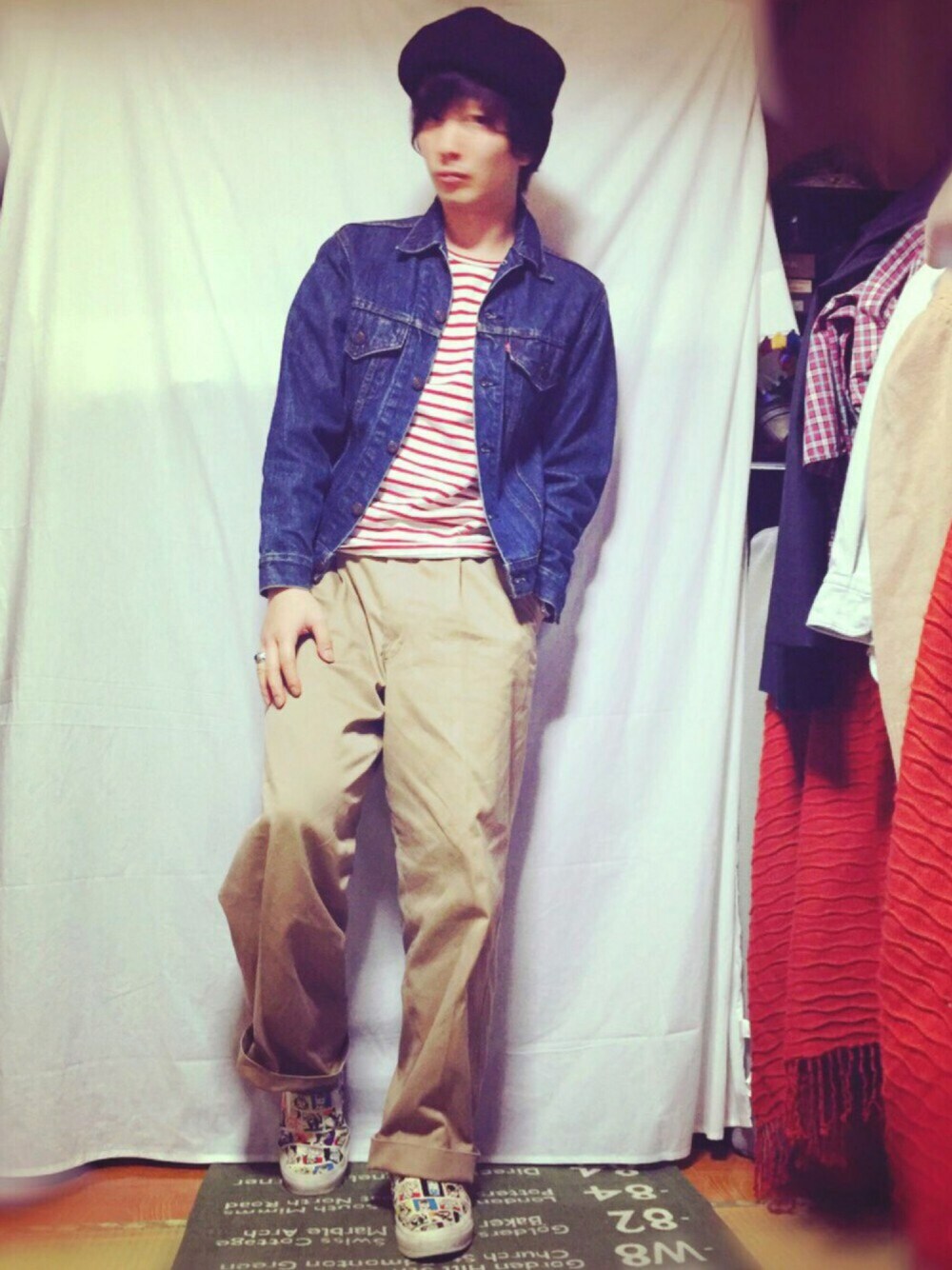 「Levi'sのアイテム（デニムジャケット、ブルー系）」を使った、tさん（メンズ・175cm）の春コーディネートの1枚目の写真