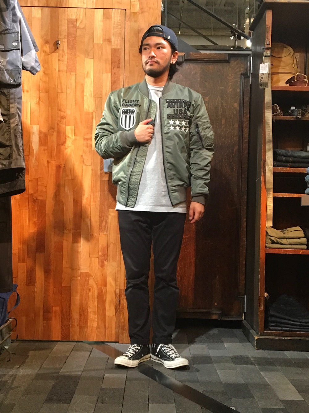 「ミリタリー、MA-1、AVIREX、フライトジャケット、ootd、チャックテイラー、ワッペン、ブラックスキニー、キャップ後ろかぶり、先取りコーデ」｜「AVIREXのavirex/アヴィレックス/ S/S T/C NAVAL PATCH T-SHIRT/ ネーヴァル　パッチ　Tシャツ（Tシャツ/カットソー、グレー系）」を使った、Urusidairaさん（メンズ・166cm）の夏コーディネートの1枚目の写真