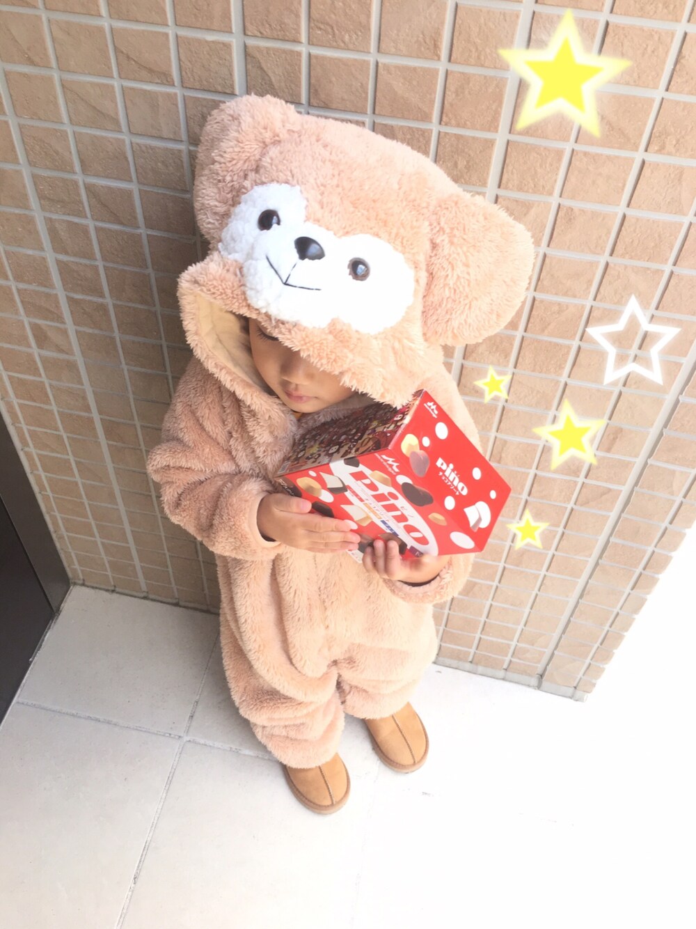 「Handmadeのアイテム（つなぎ/オールインワン、ベージュ系）」を使った、Ｓ&Nさん（キッズ・90cm）の冬コーディネートの1枚目の写真