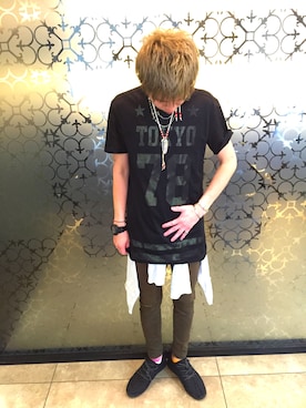 「goro's（ゴローズ）のアイテム（バングル/リストバンド、シルバー系）」を使った、たけちぇる！さん（メンズ・178cm）の春コーディネート