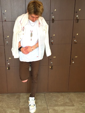 「Supreme （シュプリーム）のアイテム（Tシャツ/カットソー、ホワイト系）」を使った、たけちぇる！さん（メンズ・178cm）の春コーディネート