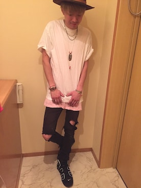 「Supreme （シュプリーム）のアイテム（Tシャツ/カットソー、ホワイト系）」を使った、たけちぇる！さん（メンズ・178cm）の夏コーディネート