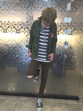 「CONVERSE（コンバース）のアイテム（スニーカー、ブラック系）」を使った、たけちぇる！さん（メンズ・178cm）の夏コーディネート