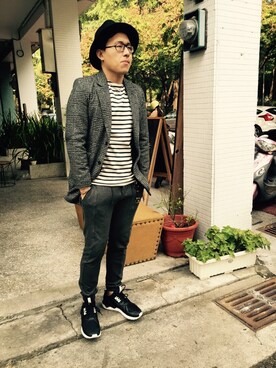 「adidas（アディダス）のアイテム（スニーカー、ブラック系）」を使った、Kay Tscさん（メンズ・173cm）の冬コーディネート