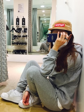 「Carhartt（カーハート）のアイテム（財布/小物）」を使った、Youna Jungさん（レディース・159cm）の冬コーディネート