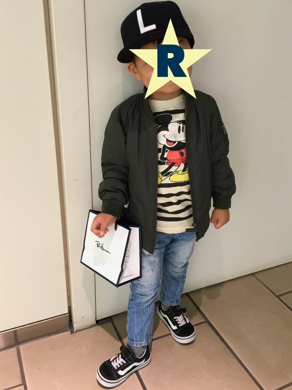 「キッズコーデ、kids、男の子、3歳、LI HUA、UNIQLO、DENIM DUNGAREE、ZARA、VANS、oldskool」｜「LI HUAのアイテム（キャップ、ブラック系）」を使った、RaiKINGさん（キッズ・90cm）の秋コーディネートの1枚目の写真