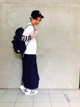 「アイテム（デニムスカート）」を使った、モリグチナオさん（レディース・161cm）の秋コーディネート