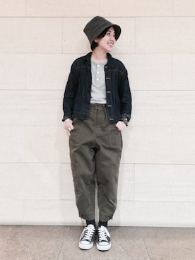 「アーミー」｜「アイテム（カーゴパンツ）」を使った、モリグチナオさん（レディース・161cm）の秋コーディネート