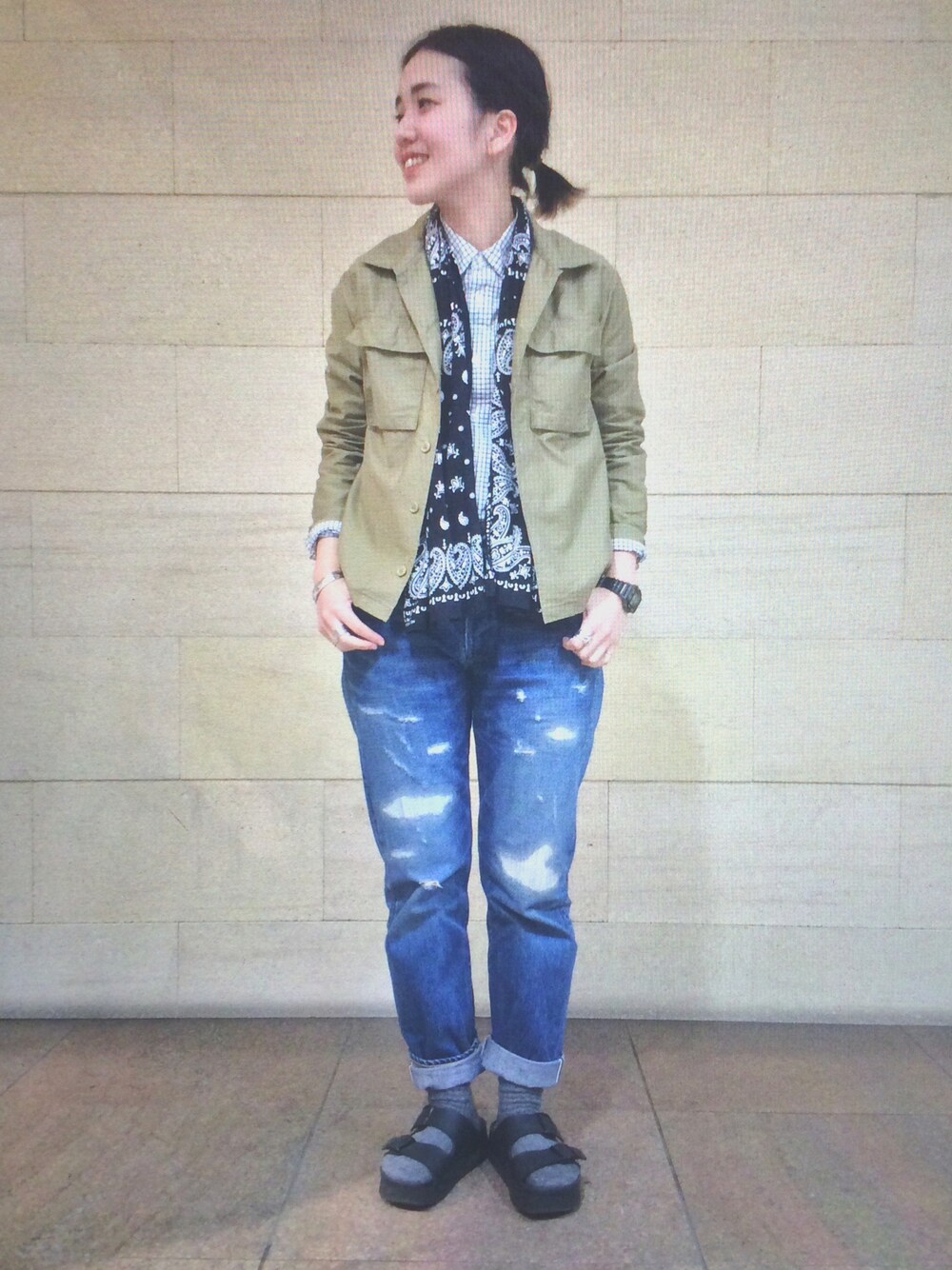 「BEAMS BOY」｜「BEAMS BOYのBEAMS BOY / ファティーグ ジャケット（ブルゾン、ベージュ系）」を使った、モリグチナオさん（レディース・161cm）の冬コーディネートの1枚目の写真