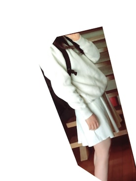 「白ニット、黒リュック」｜「アイテム（スカート）」を使った、minさん（レディース・158cm）の春コーディネート