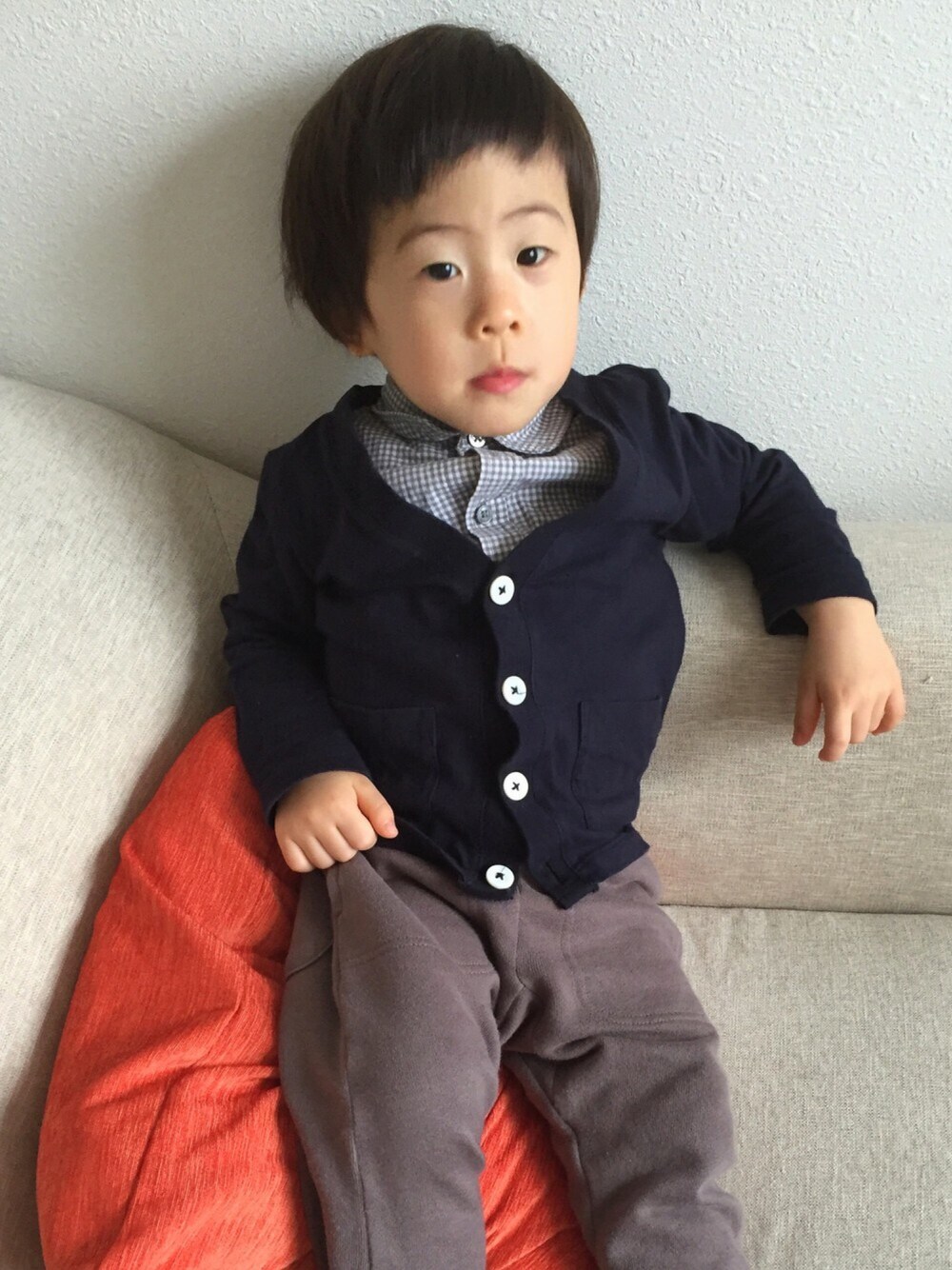 「スェットパンツ、キッズコーデ、2歳、チェックシャツ、カーディガン、男の子、グレー、おじいちゃん、ドラフトCO」｜「SHIPSのアイテム（カーディガン/ボレロ、ブルー系）」を使った、haya^^koさん（キッズ・90cm）の春コーディネートの1枚目の写真