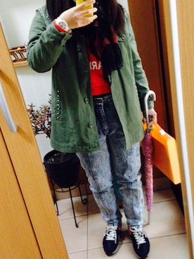 「雨の日」｜「アイテム（ミリタリージャケット）」を使った、YOKO..さん（レディース・154cm）の冬コーディネート