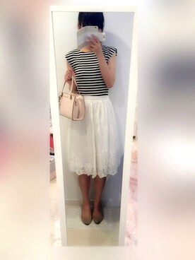 「白スカート」｜「アイテム（財布/小物）」を使った、エブリンさん（レディース・170cm）の夏コーディネート
