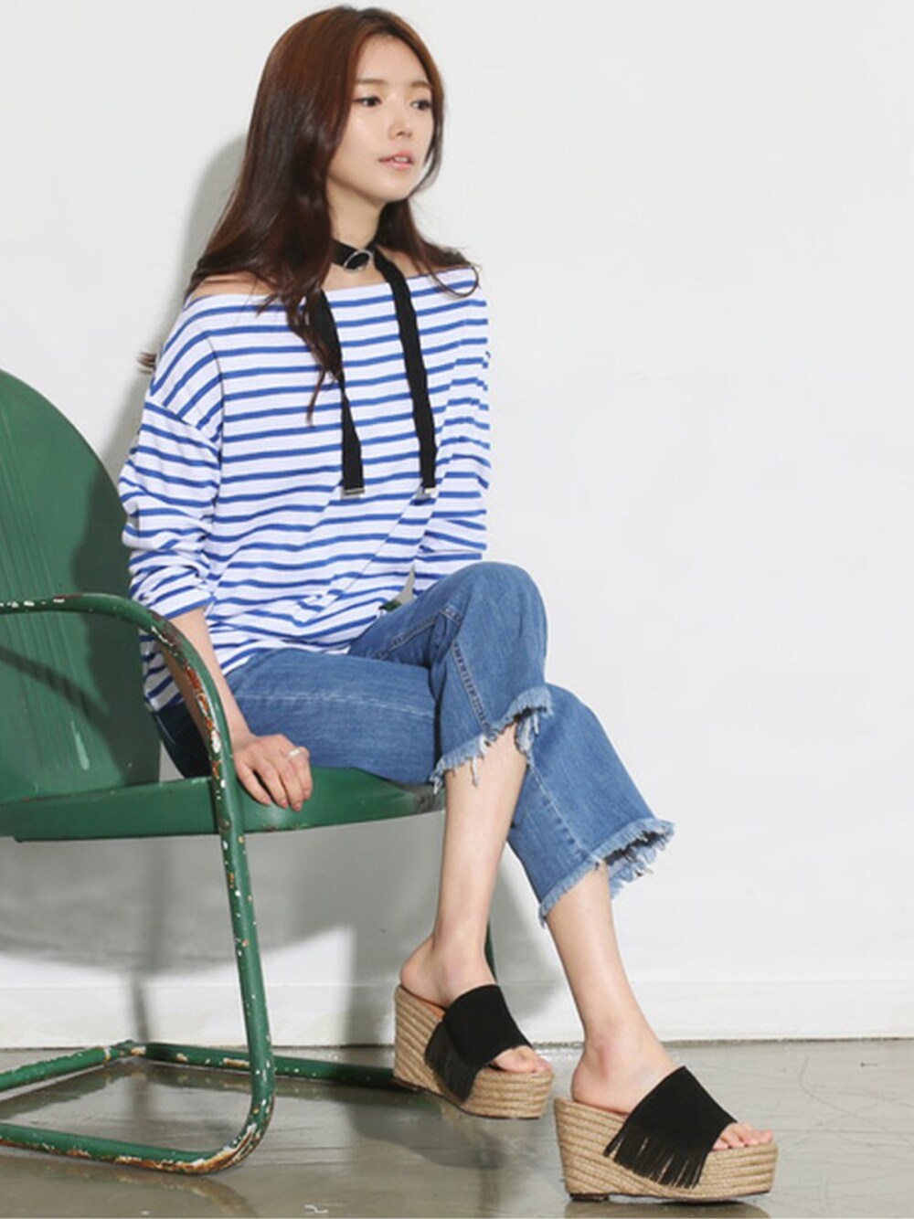 その他のTシャツ/カットソー、その他のサンダルを着用したレディースの春コーディネートの1枚目の写真