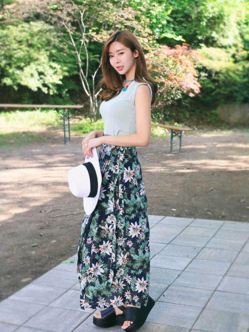 「花柄、ロングスカート、楽チンコーデ、夏コーデ、オトナカジュアル」｜「KORMARCHの花柄パターンマキシ丈ラップスカート（スカート、ベージュ系）」を使った、kormarchさん（レディース・167cm）の春コーディネートの1枚目の写真