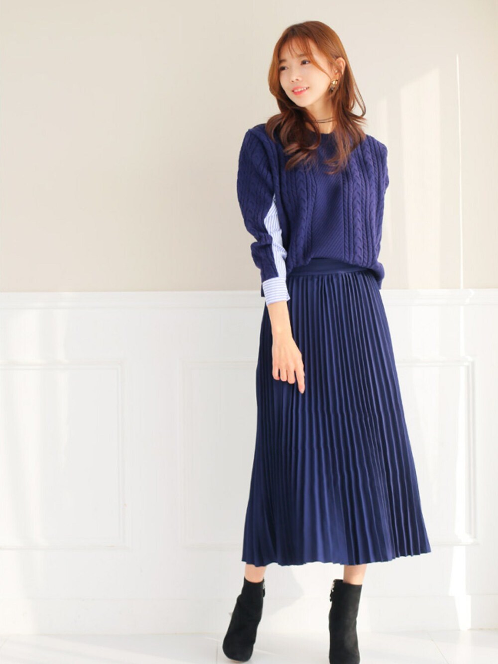 ホワイト系のサンダル、その他のつなぎ/オールインワンを着用したレディースの秋コーディネートの1枚目の写真