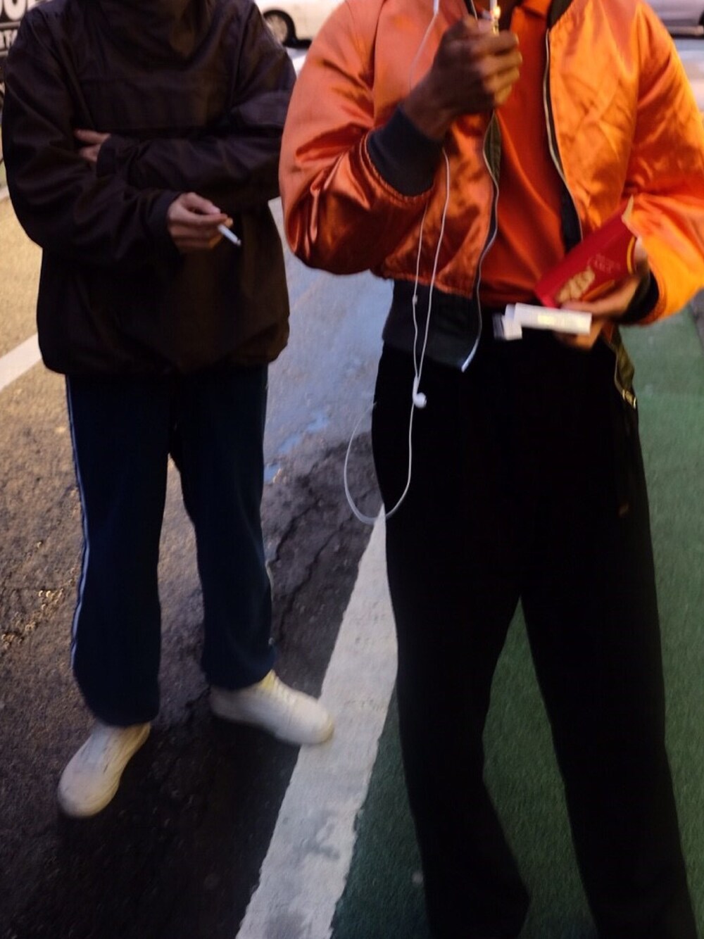 「GIVENCHYのアイテム（スラックス、ブラック系）」を使った、rainさん（メンズ・178cm）の秋コーディネートの1枚目の写真