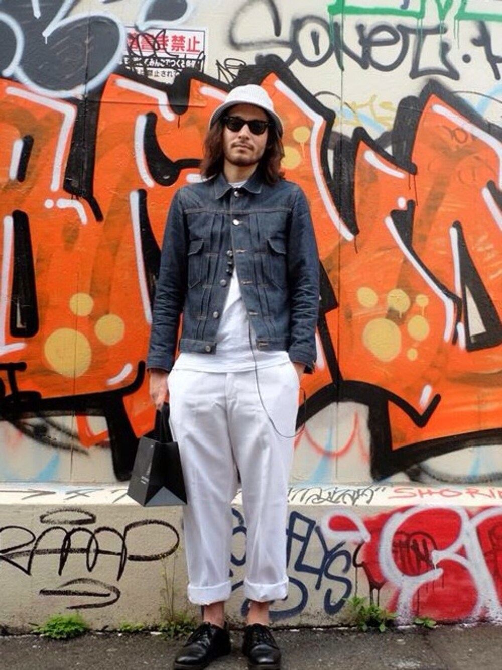 「原宿、スナップ、休み、A.P.C.、palace、supreme、REDKAP」｜「A.P.C.のアイテム（デニムジャケット、ブルー系）」を使った、篠崎さん（メンズ・175cm）の秋コーディネートの1枚目の写真