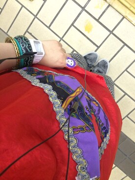 「アイテム（アクセサリー、パープル系）」を使った、accoさん（レディース・157cm）の秋コーディネート