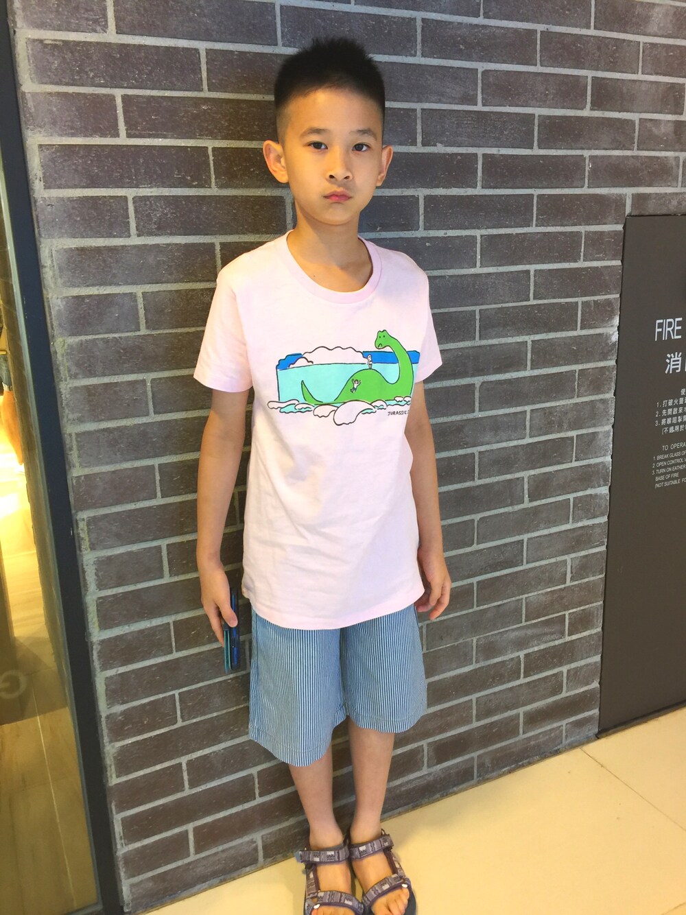 「design t shirtのアイテム（Tシャツ/カットソー、ピンク系）」を使った、KYさん（キッズ・152cm）の夏コーディネートの1枚目の写真
