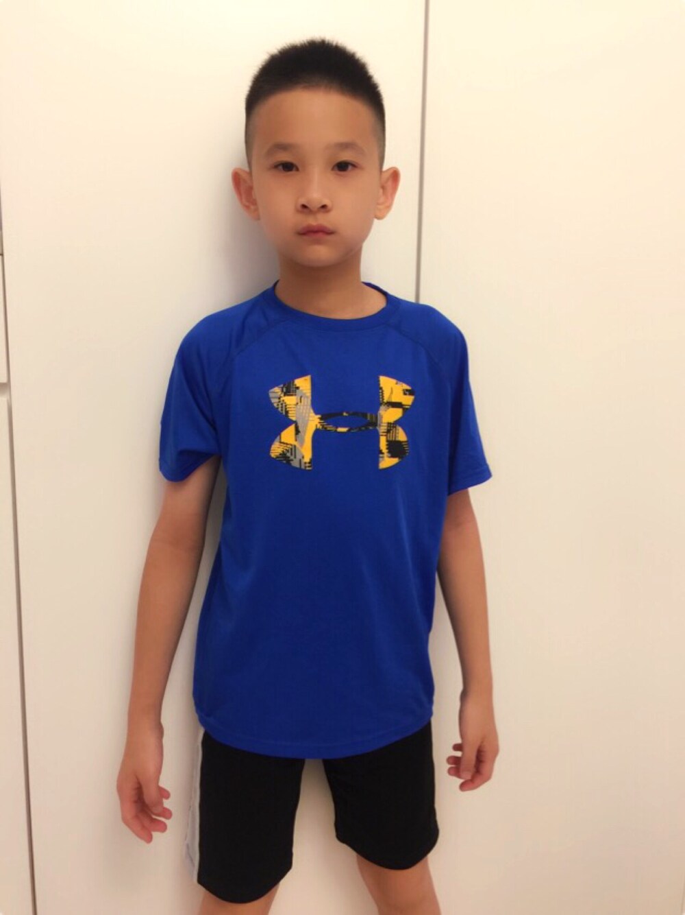 「UNDER ARMOURのアイテム（Tシャツ/カットソー、ブルー系）」を使った、KYさん（キッズ・140cm）の夏コーディネートの1枚目の写真