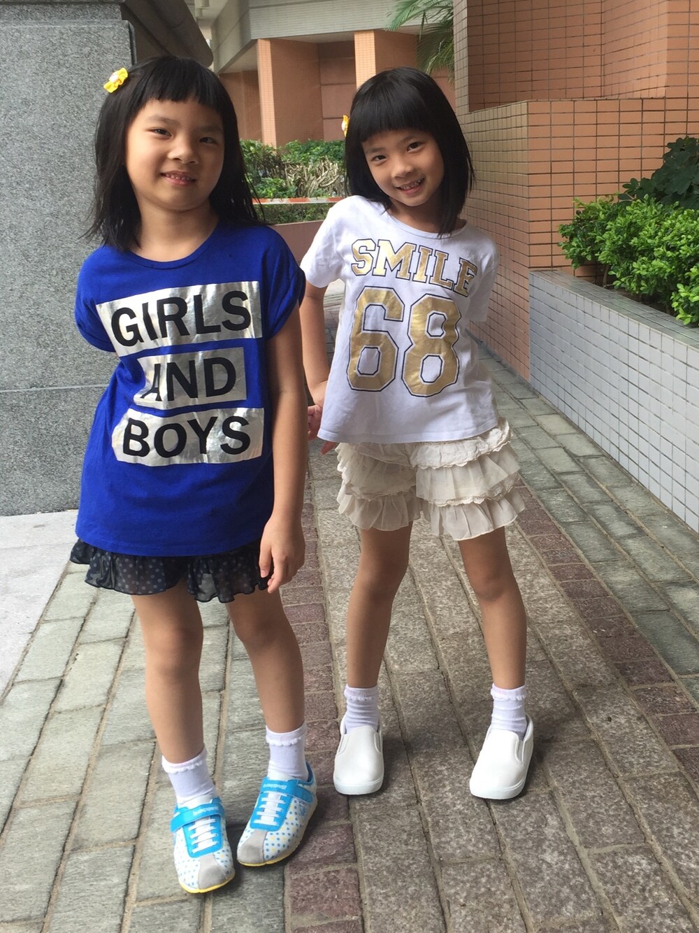 「IZZUEのアイテム（Tシャツ/カットソー、ホワイト系）」を使った、KYさん（キッズ・130cm）の夏コーディネートの1枚目の写真