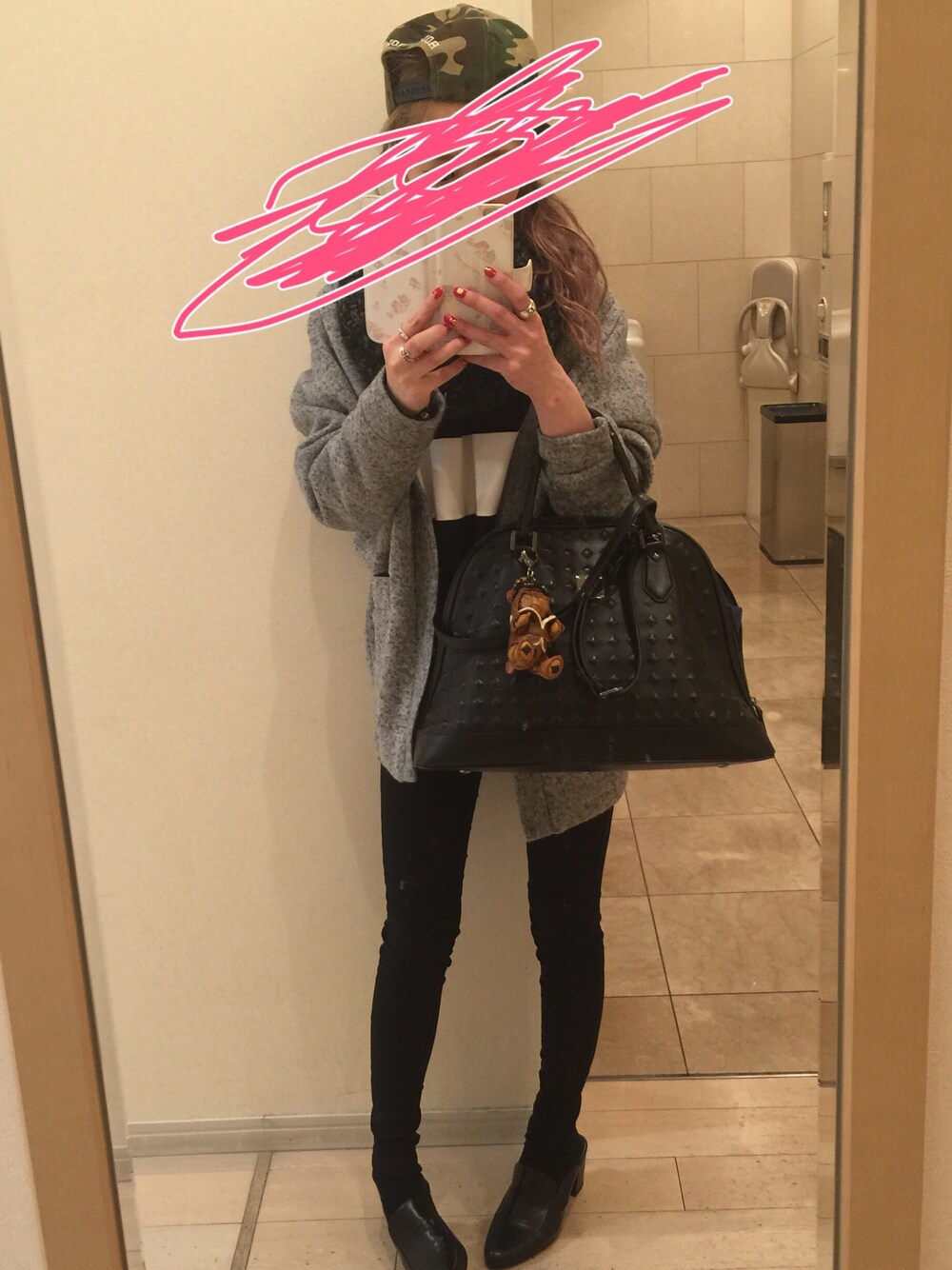 「フランフラン、トイレから失礼しやす、キャップ、ENVYM、rodeo crowns、乾燥は女子の大敵、マフラーぐるぐる、マフラー、俺参上、たまにはこんな感じ」｜「Rodeo Crownsのアイテム（キャップ、その他）」を使った、いちさん（レディース・155cm）の秋コーディネートの1枚目の写真