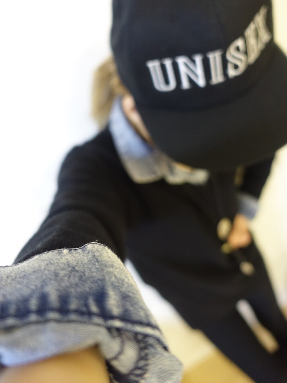 「キャップ、クロムハーツ、黒、UNISEX、かっこいい、春もかっこいいでいく、目指せかっこいい、ねむい、あいあむ俺、俺参上」｜「ENVYMのアイテム（キャップ、ブラック系）」を使った、いちさん（レディース・155cm）の春コーディネートの1枚目の写真