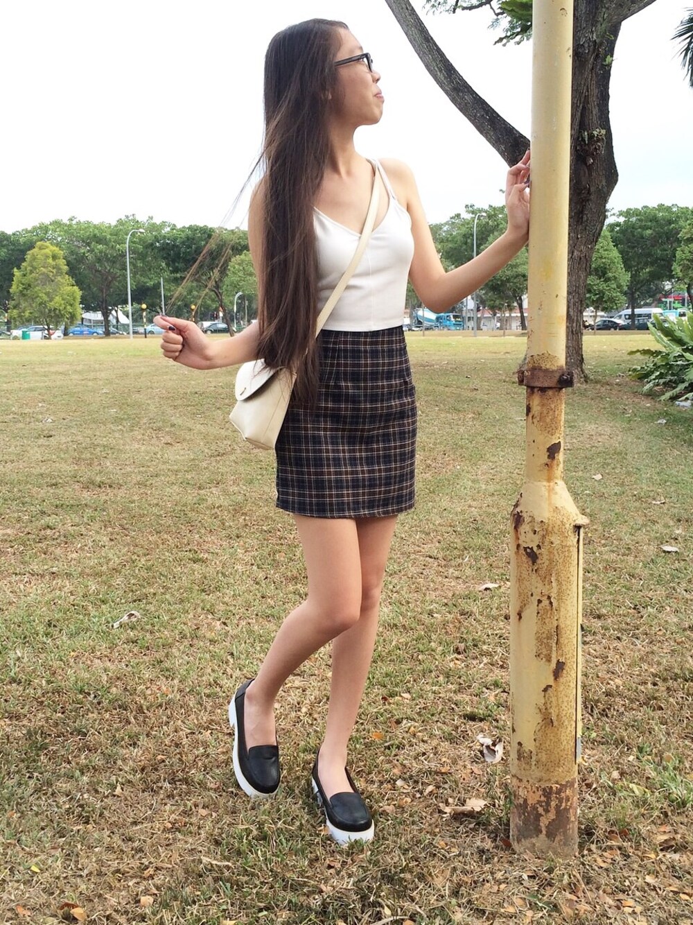 「brandymelville、FOREVER 21、asos、Singapore」｜「asosのMafia loafers
（その他シューズ、ブラック系）」を使った、Yongxin Ngさん（レディース・168cm）の春コーディネートの1枚目の写真