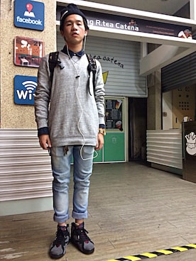 「DEMARCOLAB（デマルコラブ）のアイテム（ニットキャップ/ビーニー）」を使った、Locking Ah-mengさん（メンズ・170cm）の冬コーディネート