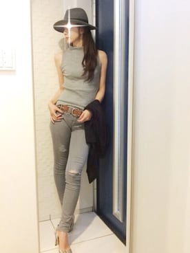 「オールグレー」｜「アイテム（デニムパンツ）」を使った、Erikoさん（レディース・165cm）の秋コーディネート