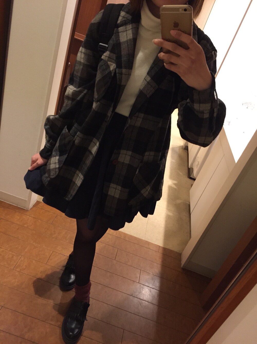 「WEGO、used mix、スカート、タートルネック、古着」｜「古着のアイテム（テーラードジャケット、ベージュ系）」を使った、えりりさん（レディース・162cm）の冬コーディネートの1枚目の写真