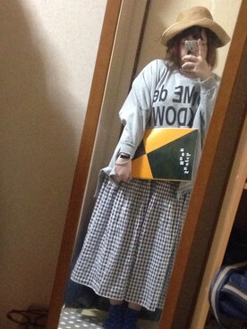 「麦わら帽子」｜「アイテム（スウェット）」を使った、チヨコ(ざんてい)さん（レディース・165cm）の春コーディネート