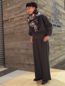 「Johnstons of Elgin（ジョンストンズオブエルガン）の【別注】＜JOHNSTONS＞∴タータンチェックストール（ストール/ショール、グレー系）」を使った、Tomomi Okudaさん（レディース・161cm）の秋コーディネート