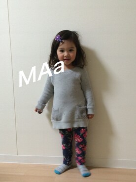 「OLD NAVY（オールドネイビー）のアイテム（ニット/セーター、グレー系）」を使った、mahanaaaさん（キッズ・90cm）の春コーディネート