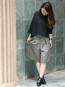 「LIMITLESS LUXURY（リミットレスラグジュアリー）のアイテム（その他パンツ）」を使った、MIHOさん（レディース・154cm）の秋コーディネート