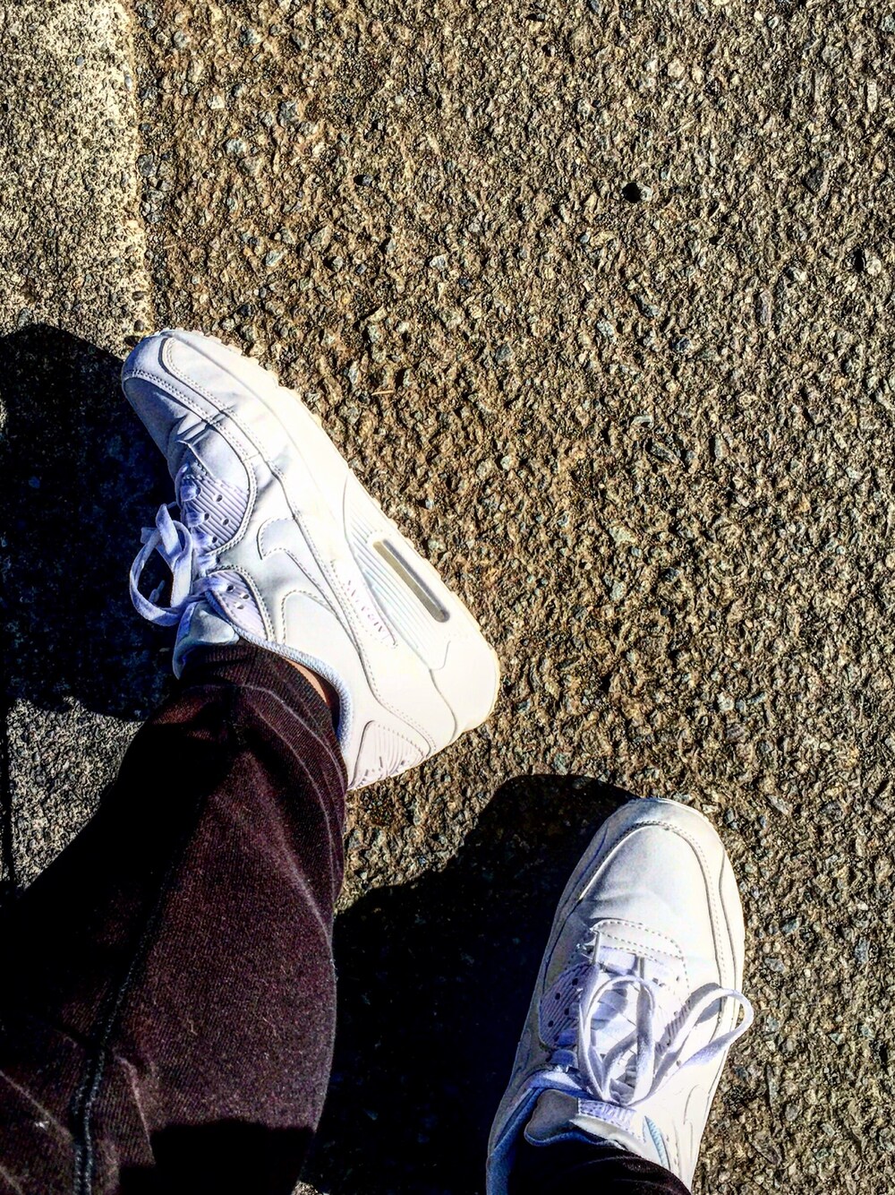 「スニーカー、ナイキ、NIKE、NIKE AIR MAX、AIRMAX90」｜「NIKEのアイテム（スニーカー、ホワイト系）」を使った、わたるさん（メンズ・173cm）の春コーディネートの1枚目の写真