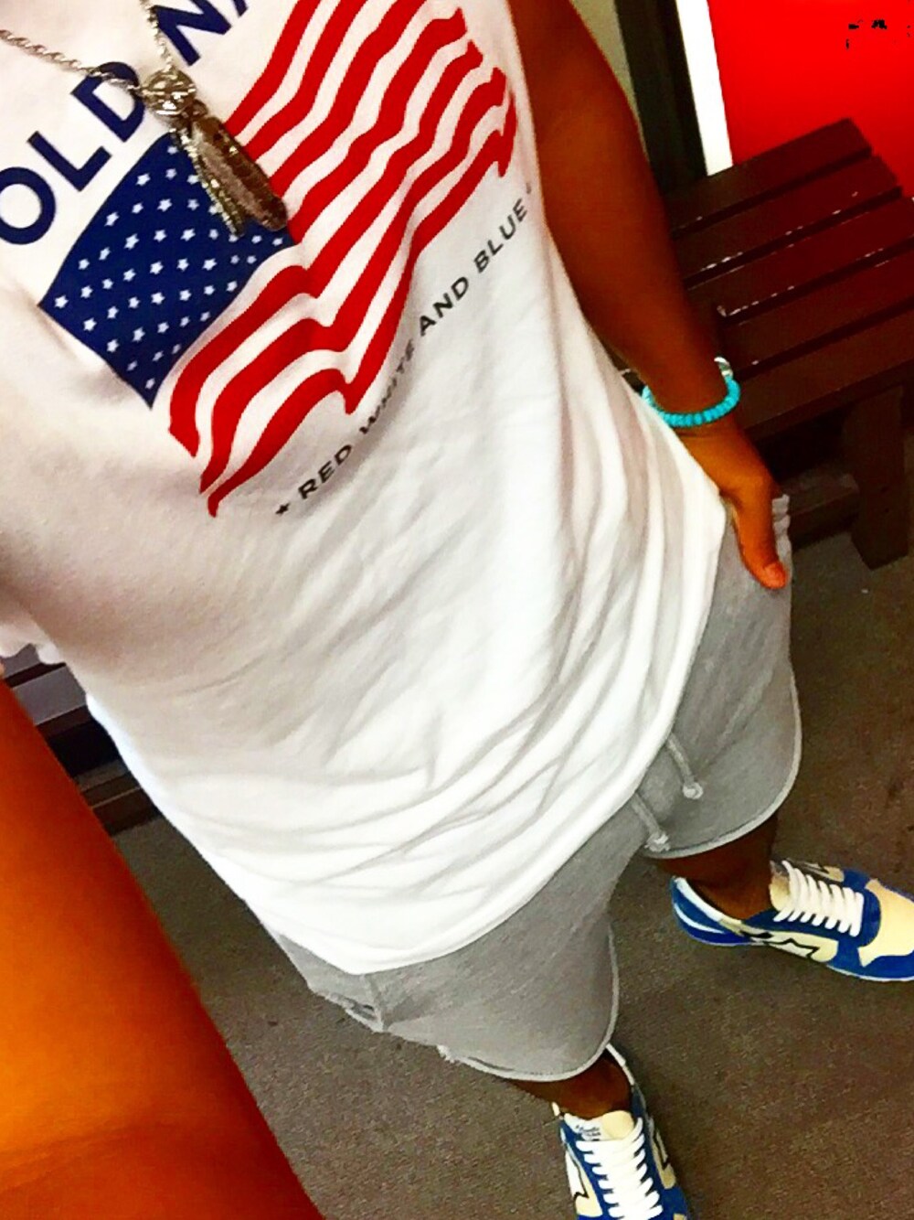 「シンプルコーデ、夏コーデ、RonHerman、old navy、AtlanticSTARS、スニーカー」｜「OLD NAVYのアイテム（Tシャツ/カットソー、ホワイト系）」を使った、わたるさん（メンズ・173cm）の春コーディネートの1枚目の写真