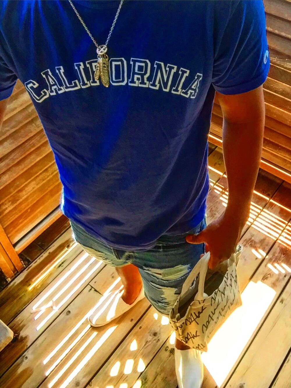 「シンプル、Tシャツ、夏コーデ、ネイビー、carifolnia、RonHerman」｜「Championのアイテム（Tシャツ/カットソー、ブルー系）」を使った、わたるさん（メンズ・173cm）の春コーディネートの1枚目の写真