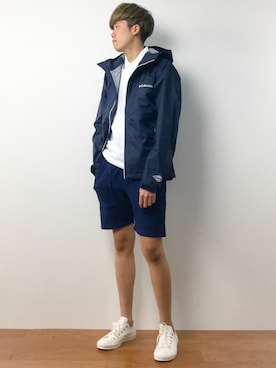 「アイテム（マウンテンパーカー、ブルー系）」を使った、まっこいさん（メンズ・176cm）の春コーディネート