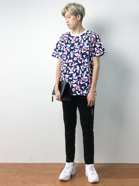 幾何学総柄tシャツを使った人気ファッションコーディネート Wear