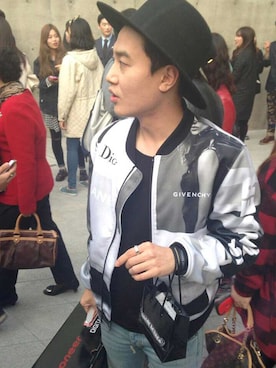 「GIVENCHY」｜「アイテム（ブルゾン）」を使った、우덕명さん（メンズ・171cm）の夏コーディネート