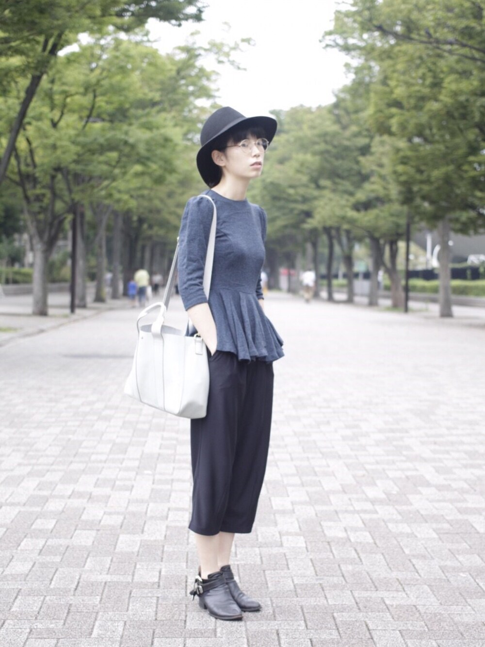 「g.v.g.v.、GU、Rebecca、ハット、GAP、JEFFREY CAMPBELL、ぺプラムトップス、autumn、フェルトハット、ツバ広ハット」｜「Rebeccaの【REBECCA/レベッカ】フェルト中折れハット（ハット、ブラック系）」を使った、おちさん（レディース・168cm）の秋コーディネートの1枚目の写真