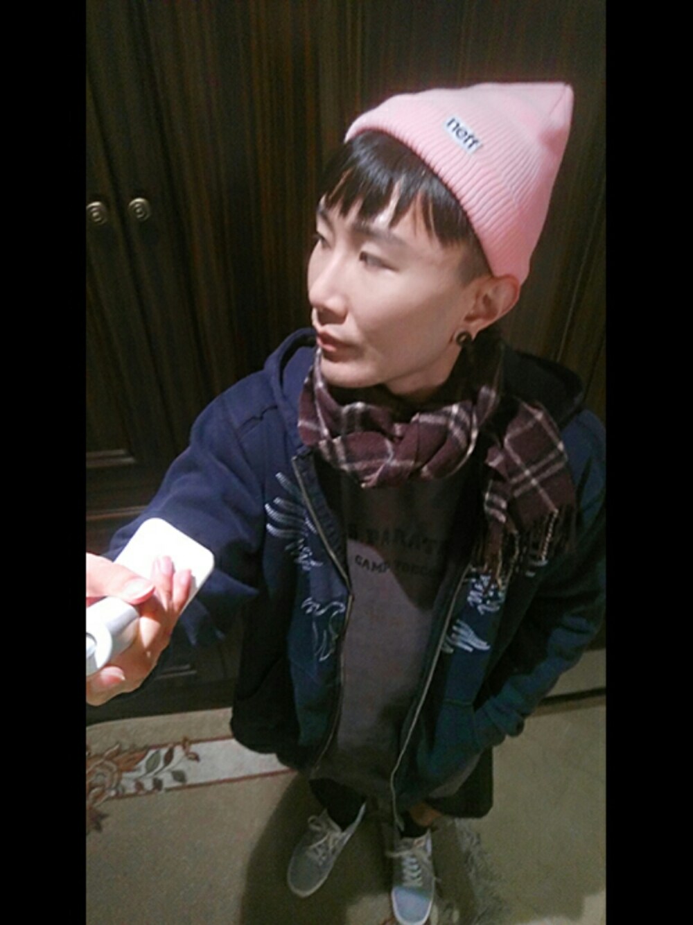 「VANS、NIKE、vintage、used、冬、neff」｜「NEFFのアイテム（ニットキャップ/ビーニー、ピンク系）」を使った、Xさん（メンズ・173cm）の秋コーディネートの1枚目の写真
