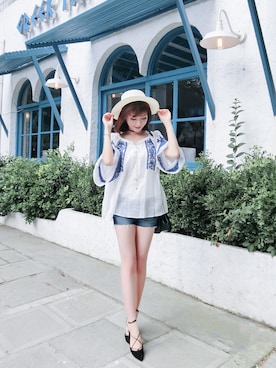 「STUART WEITZMAN（スチュアートワイツマン）のアイテム（バレエシューズ）」を使った、Helena美洋洋さん（レディース・162cm）の夏コーディネート