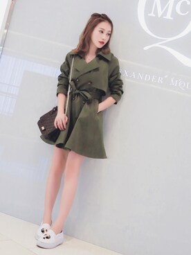 「アイテム（トレンチコート、グリーン系）」を使った、Helena美洋洋さん（レディース・162cm）の秋コーディネート