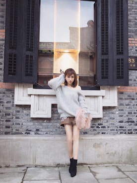 「LILY BROWN（リリーブラウン）のアイテム（カーゴパンツ）」を使った、Helena美洋洋さん（レディース・162cm）の冬コーディネート