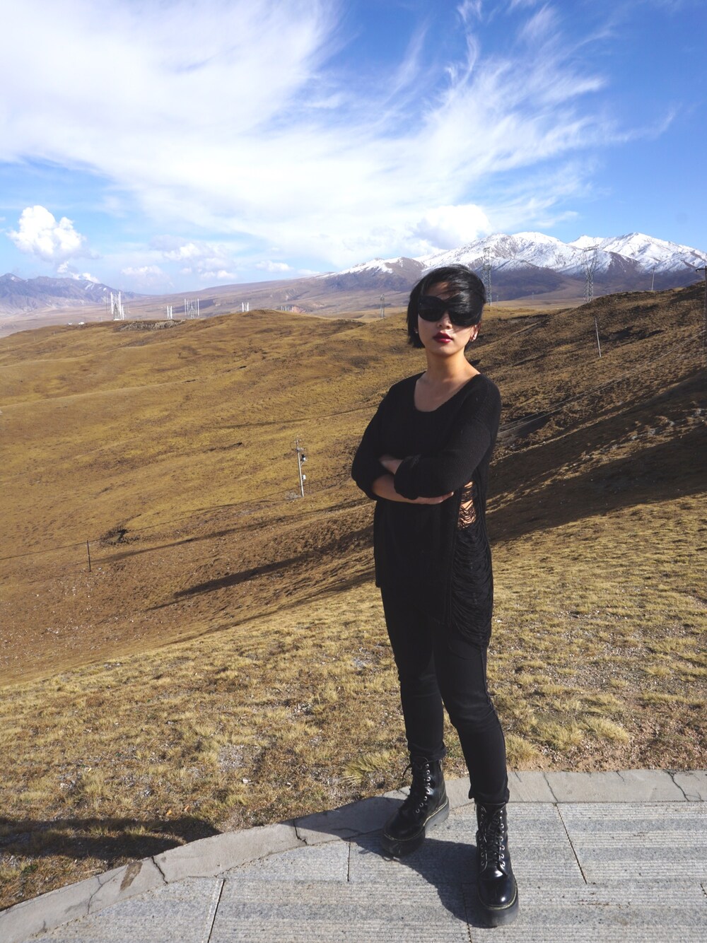 「travel、autumn、ALL BLACK」｜「FOREVER 21のアイテム（ニット/セーター、ブラック系）」を使った、rita_cuangoさん（レディース・150cm）の夏コーディネートの1枚目の写真