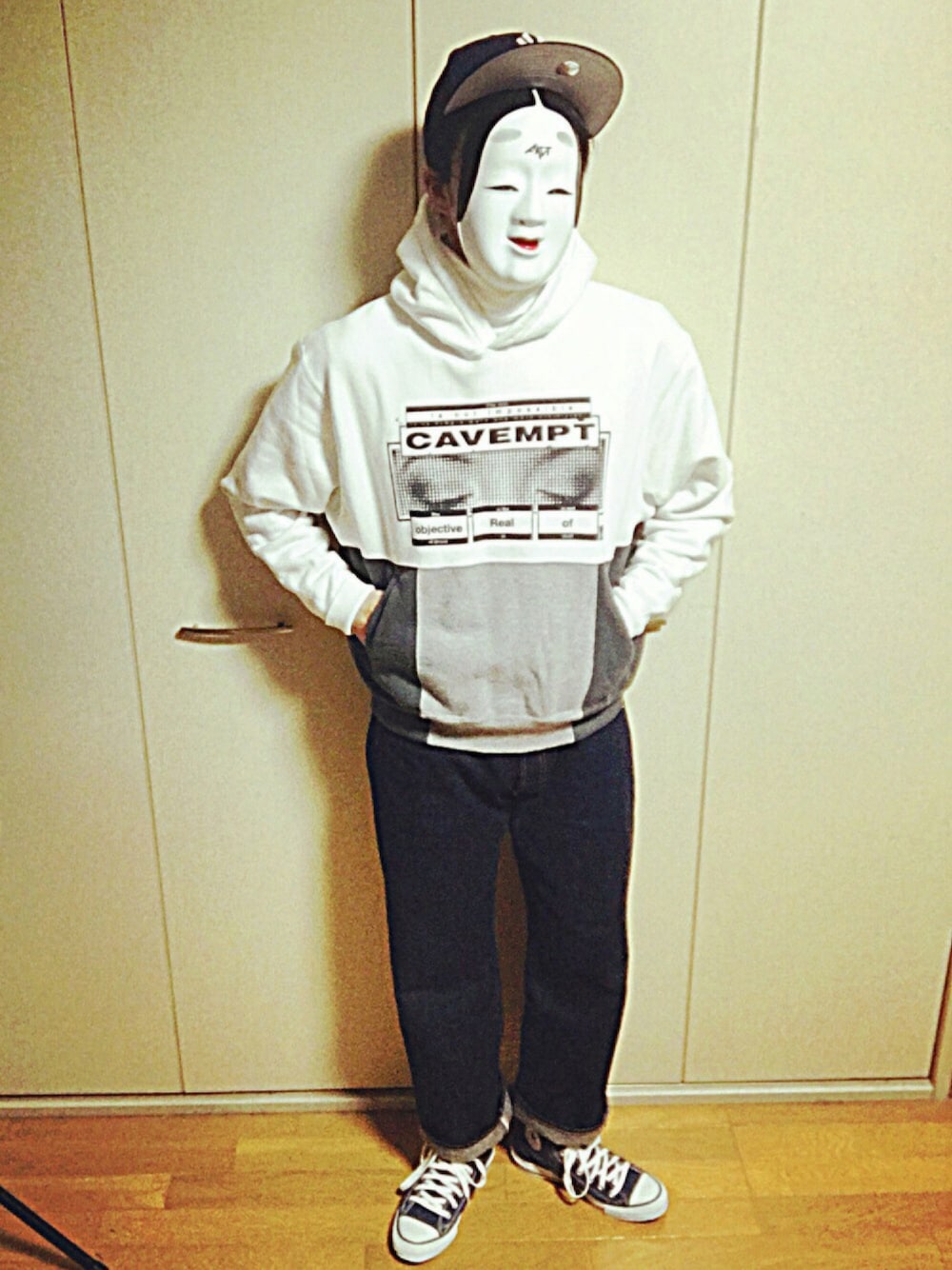 「ストリート、c.e、NEW ERA、converse」｜「C.Eのアイテム（パーカー、ホワイト系）」を使った、将'n◢ ◤しょーんさん（メンズ・173cm）の冬コーディネートの1枚目の写真