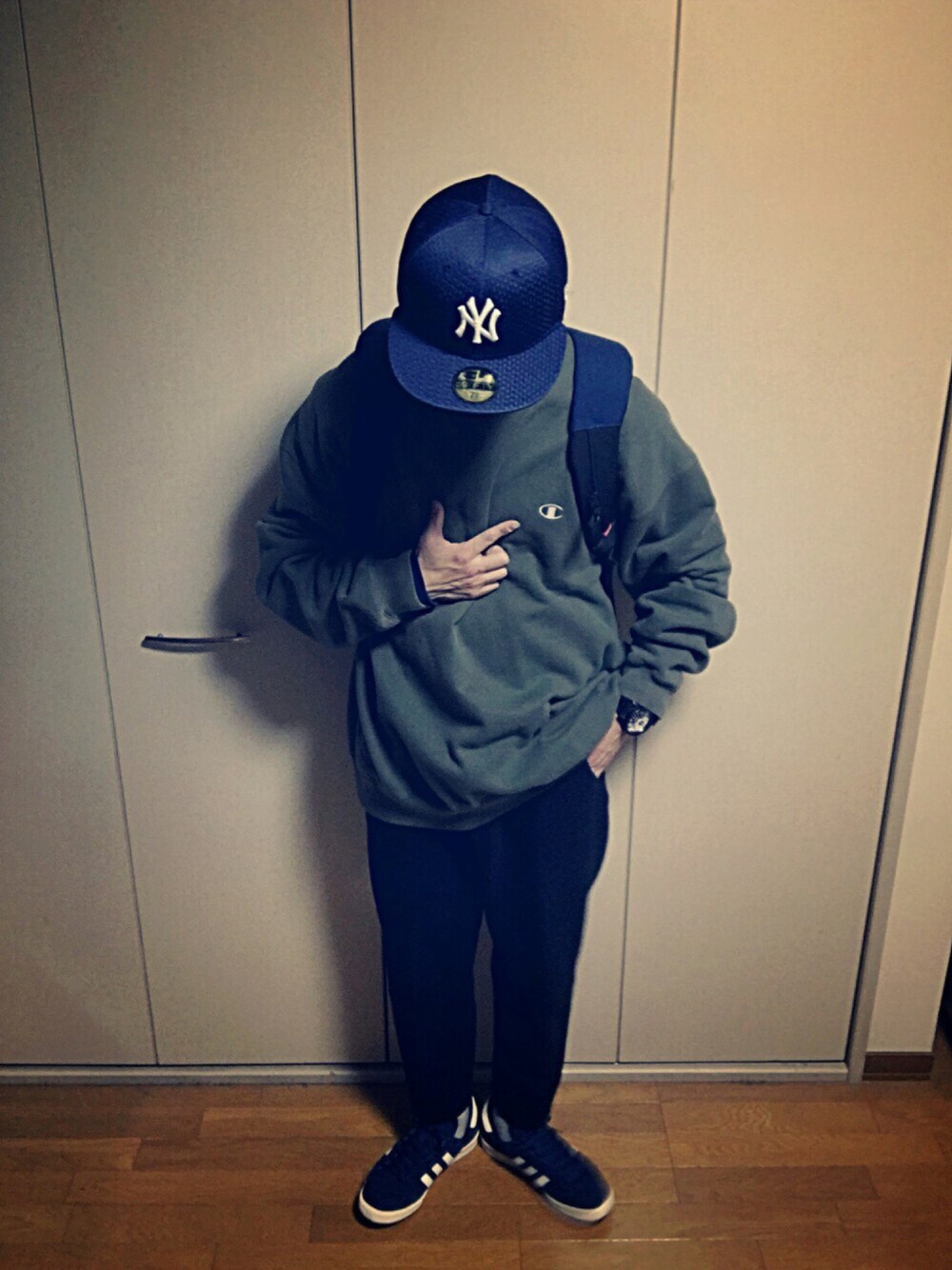 「でっかーーーーーい、Champion、NEW ERA、花粉症」｜「Championのアイテム（スウェット、グリーン系）」を使った、将'n◢ ◤しょーんさん（メンズ・173cm）の春コーディネートの1枚目の写真